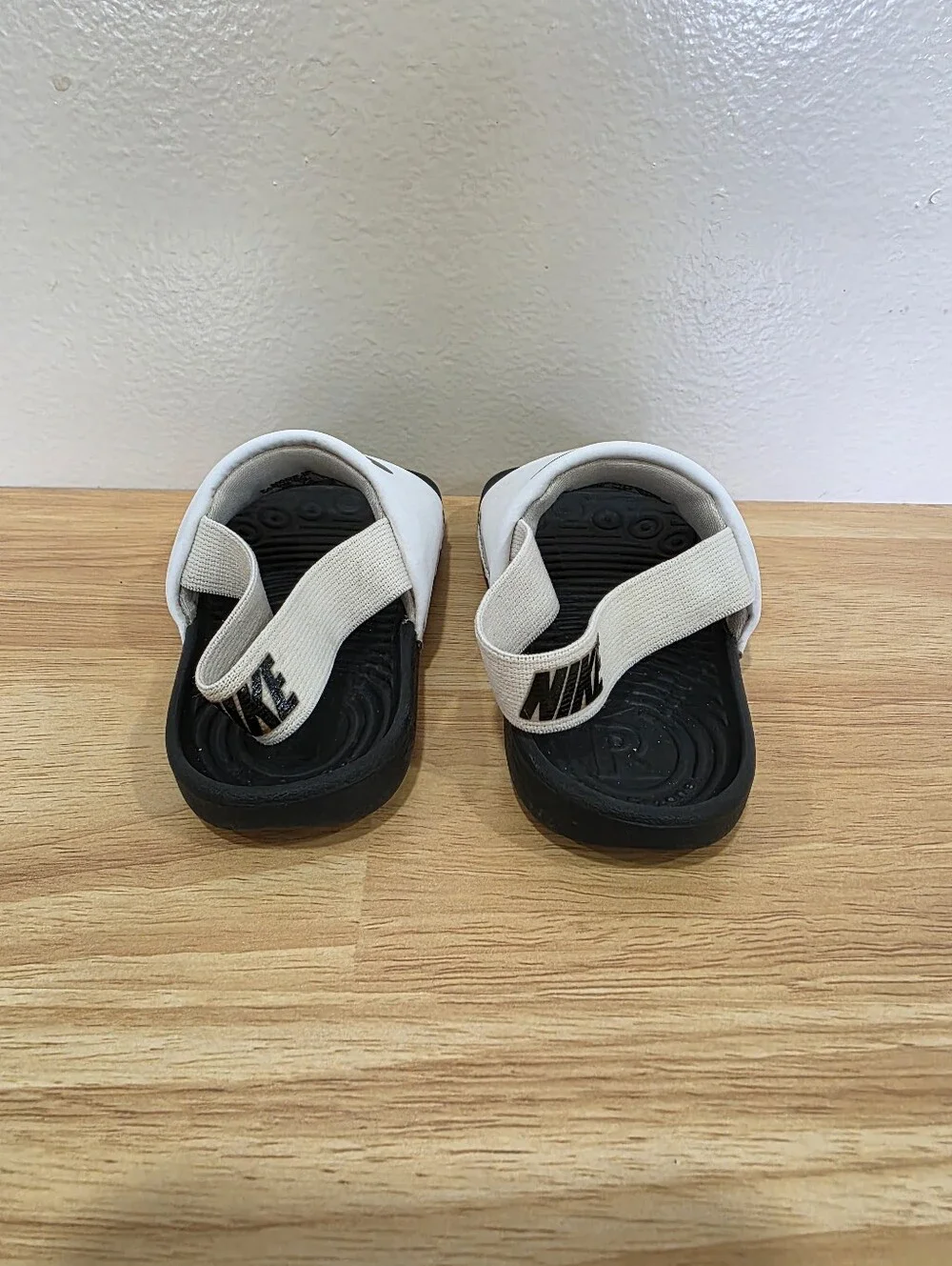 Nike Kids Kawa BV1094-100 White Black Slip-On Open Toe Slide Sandals Size 8C